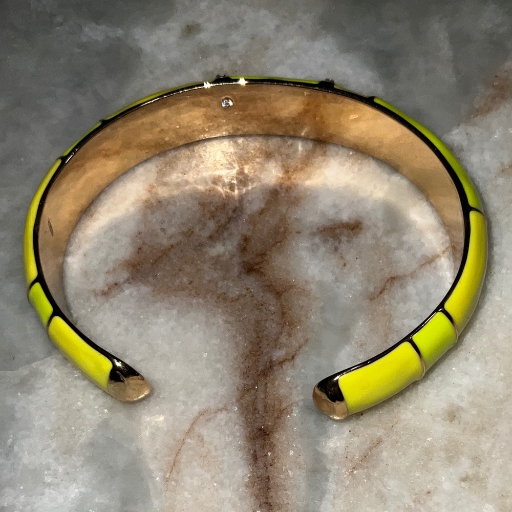 #52. VTG BRIGHT YELLOW ENAMEL GOLDTONE CUFF BRACELET W CLEAR RHINESTONE ACCENT - Picture 6 of 6